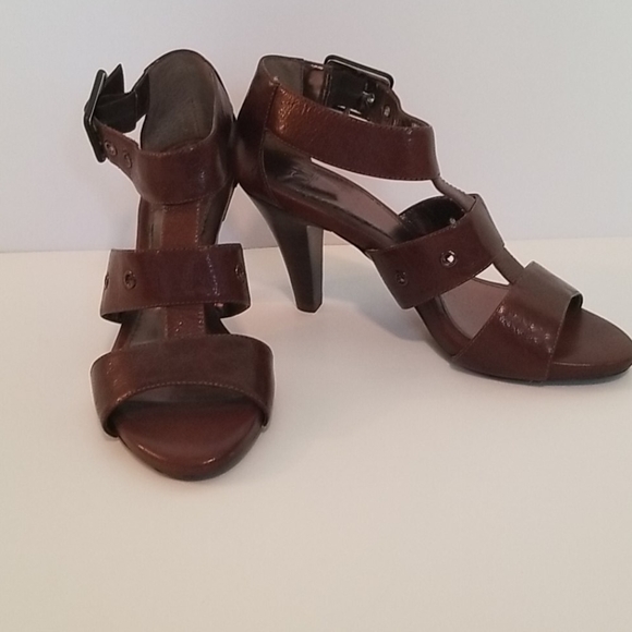 Sofft Shoes - Sofft brown high heel ankle strap leather sandals 7 med